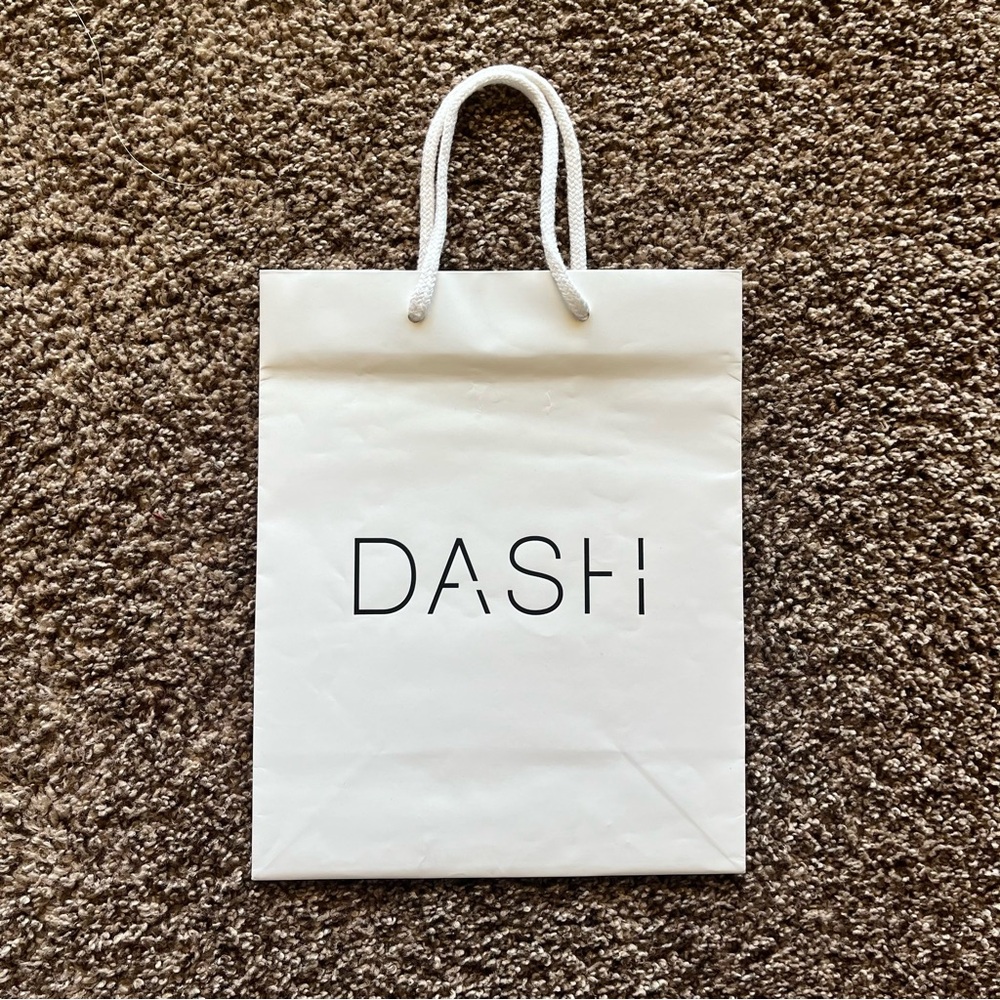 Kardashians “Dash” boutique shopping tote